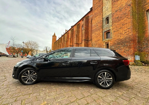 Toyota Avensis cena 49999 przebieg: 165000, rok produkcji 2016 z Gdańsk małe 29